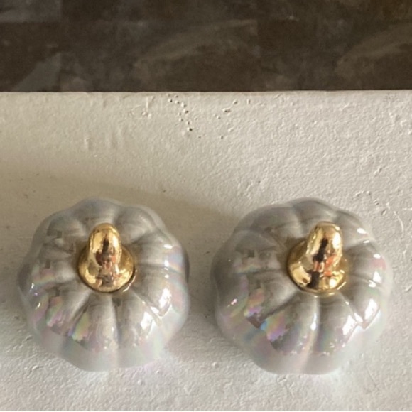 SOLD NWT Set of 2- Gray Iridescent Ceramic Pumpkins w/ Gold Stems Decorations - Picture 10 of 16